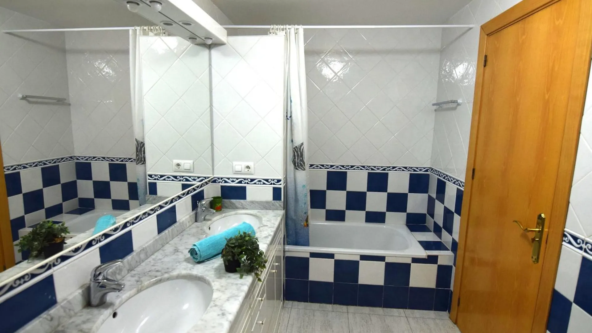 415-Apartemento En Primera Linea De Playa Empuriabrava 0*,  Spanien